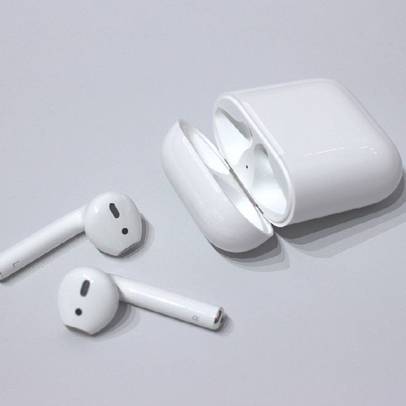 Wireless Bluetooth Earbuds with charging case for ios/Android new in box!! - Picture 3 of 3